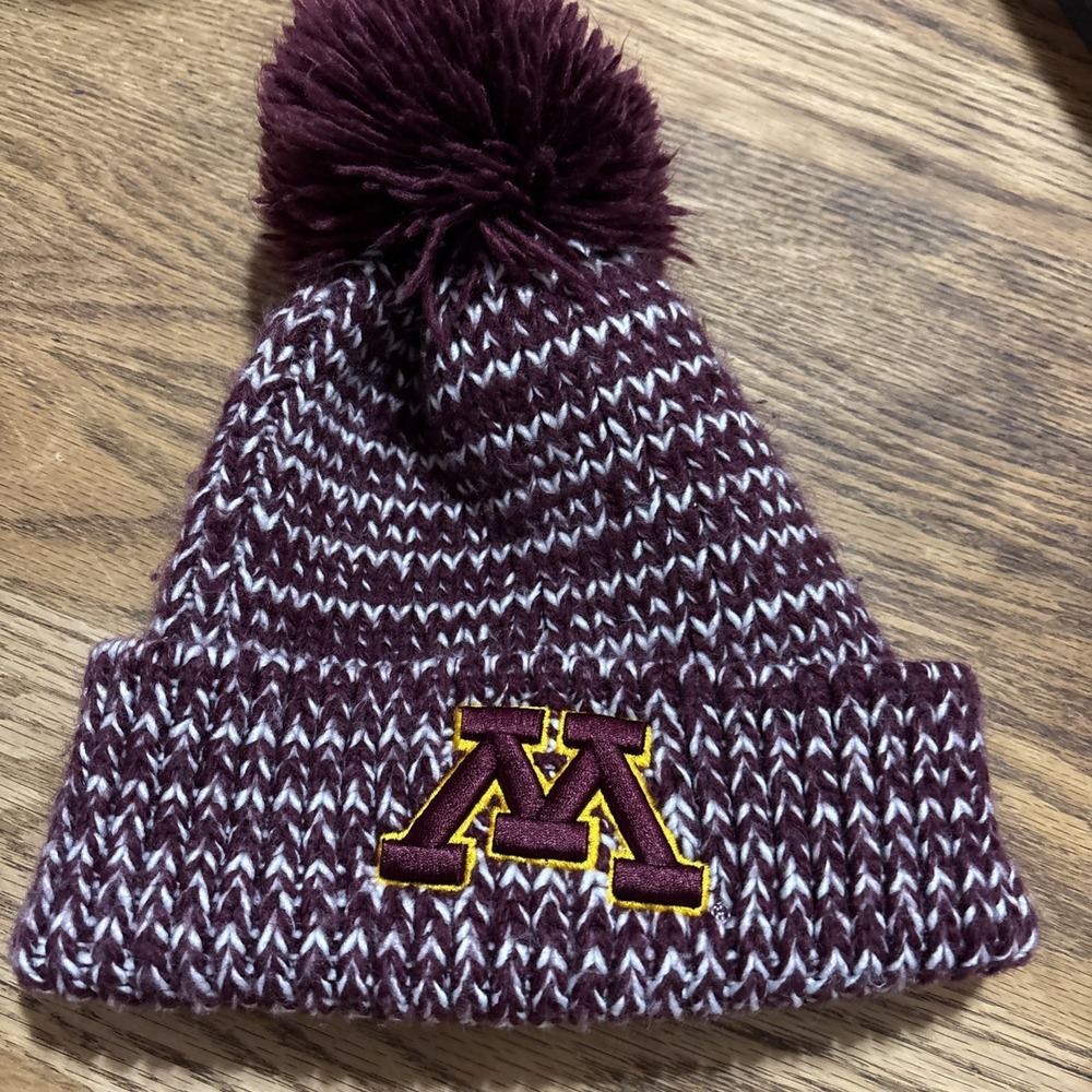 Minnesota Golden Gophers New Era Women's Cozy Cable Maroon Knit Beanie W Pom